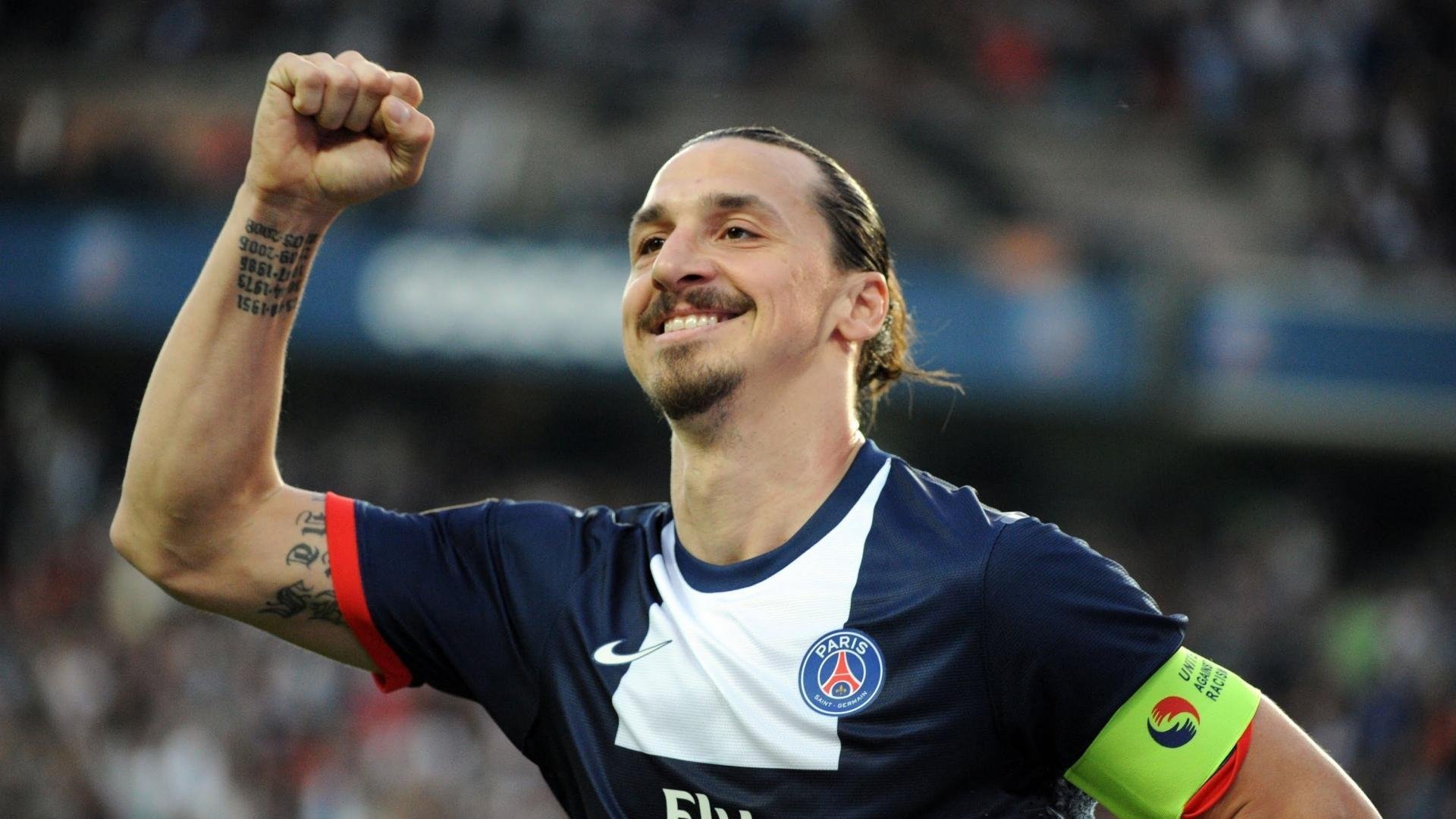 “下班后十公里慢跑社”成立 夜色下队伍绵延不断